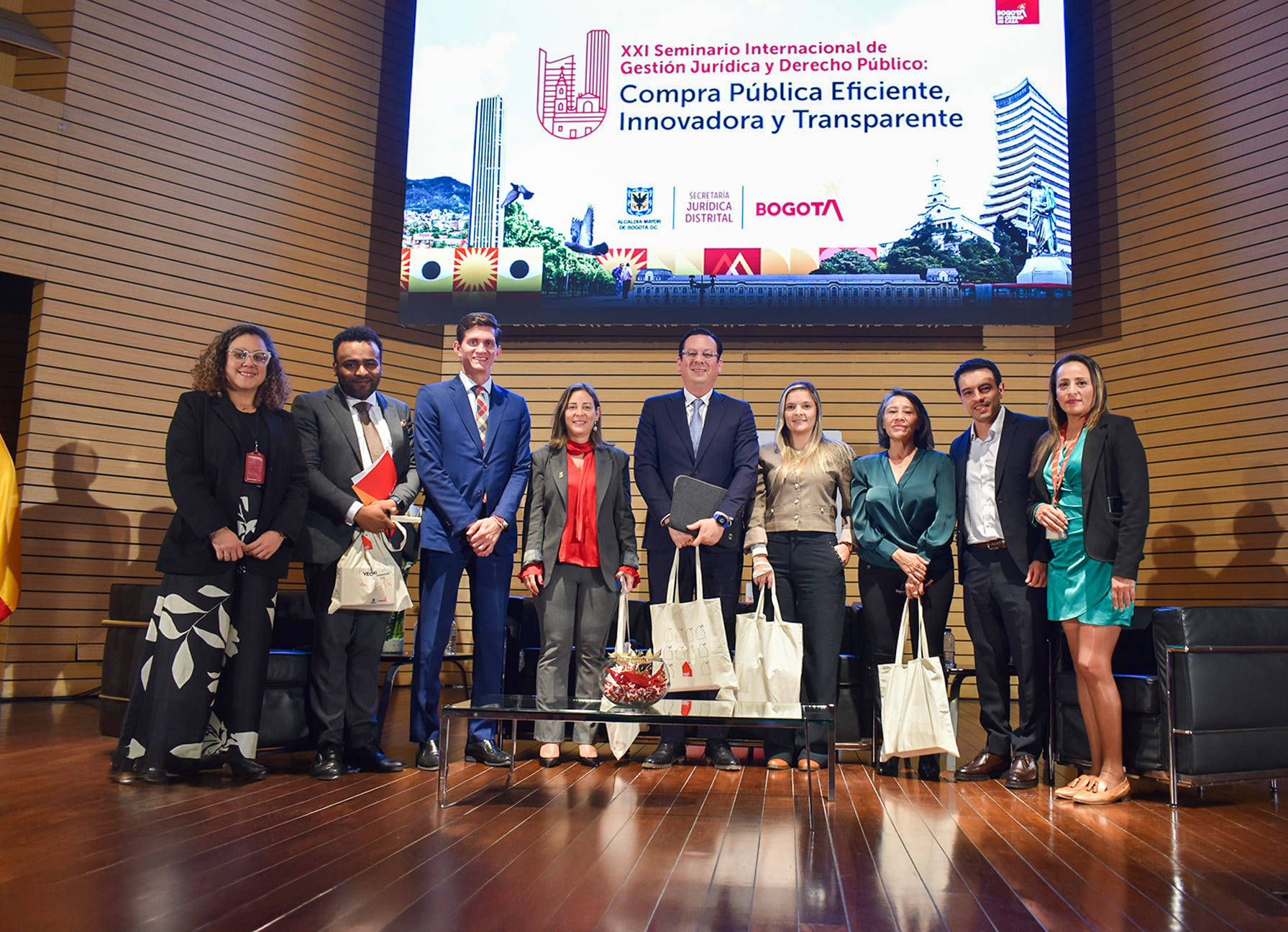 Panel Retos de la compra pública en lo local para la eficiencia en el gasto