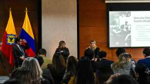 Foto de secretario jurídico Mauricio Moncayo Valencia presentando la rendición de cuentas