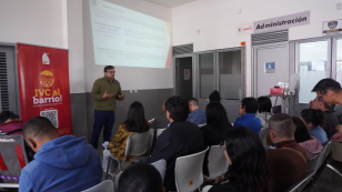 Foto de gestor IVC dando charla sobre el propósito de prevenir riesgos de corrupción y soborno transnacional